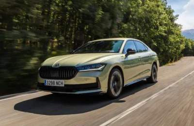 Skoda Superb с новой plug‑in гибридной установкой: лифтбек получил более мощную «начинку»